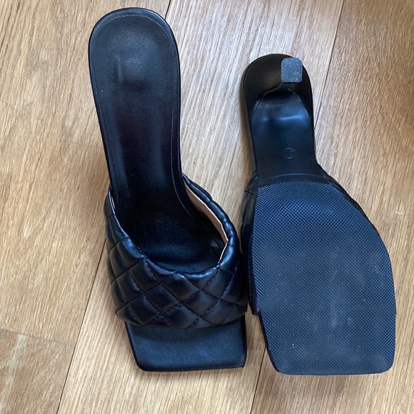 NWOT Quilted Leather High Heel Sandal Woven Low Heels - Picture 5 of 6